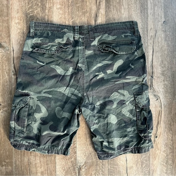 Camouflage Y2K Cargo Shorts - Picture 2 of 6